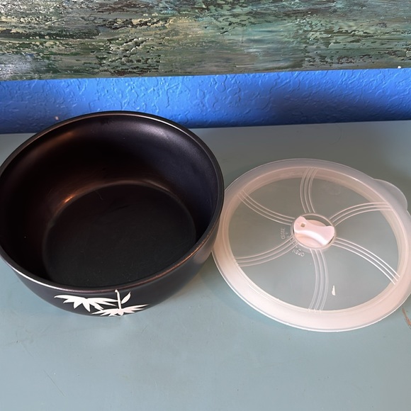 # Asian inspired Black and White Ceramic Food Keeper - Picture 3 of 6